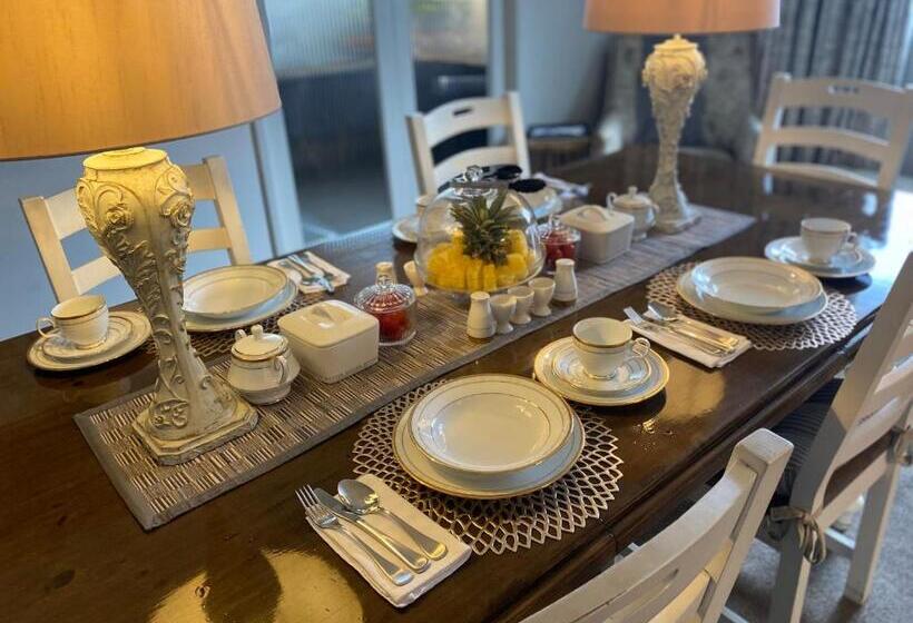 سوییت لوکس, Freshwater Bnb