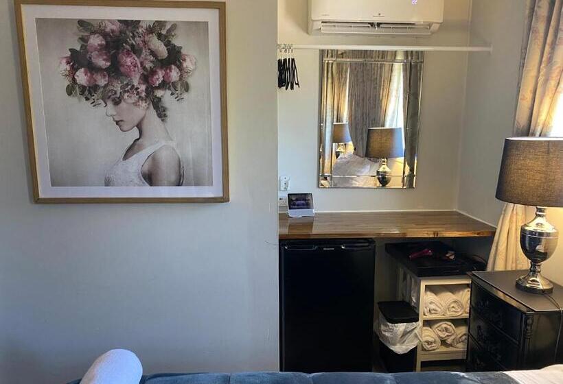 اتاق اکونومی, Freshwater Bnb