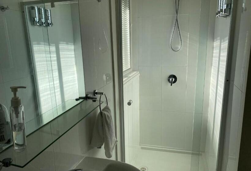 اتاق اکونومی, Freshwater Bnb