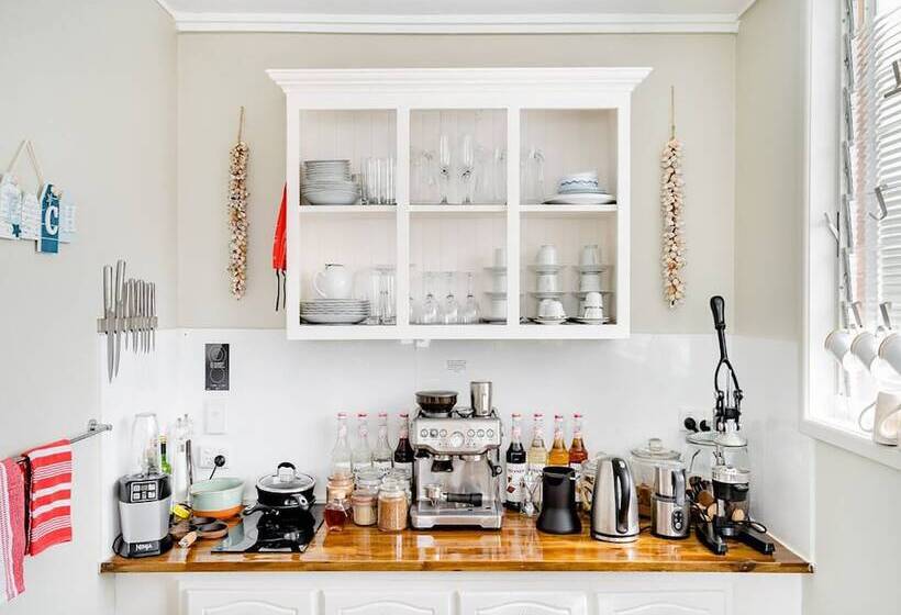 اتاق اکونومی, Freshwater Bnb