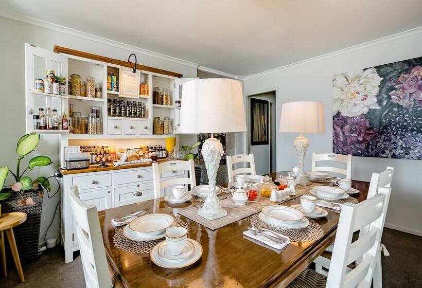 اتاق اکونومی, Freshwater Bnb