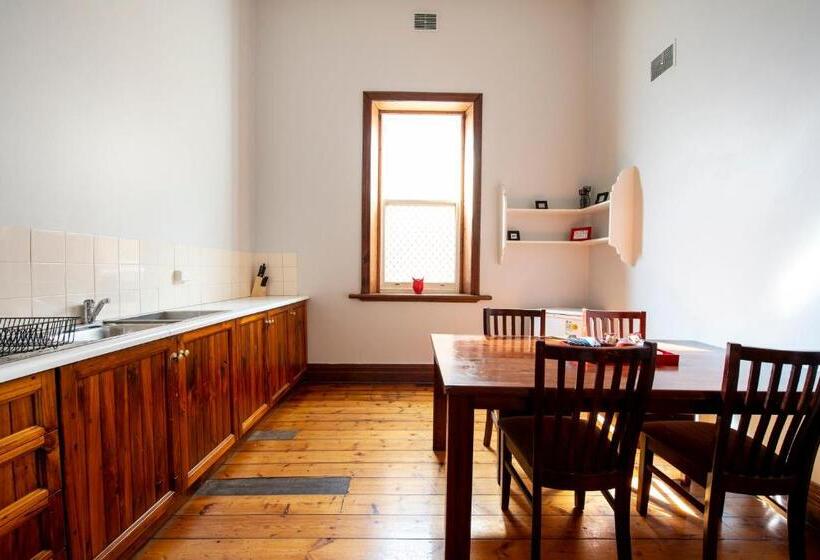 شقة غرفة واحدة, City Centre Motel