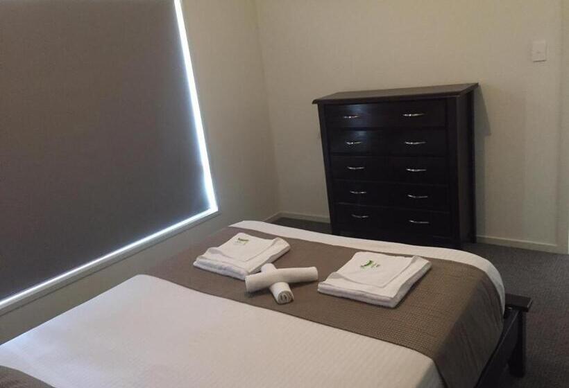 منزل 4 غرف نوم, City Centre Motel