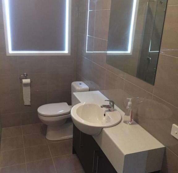 منزل 4 غرف نوم, City Centre Motel