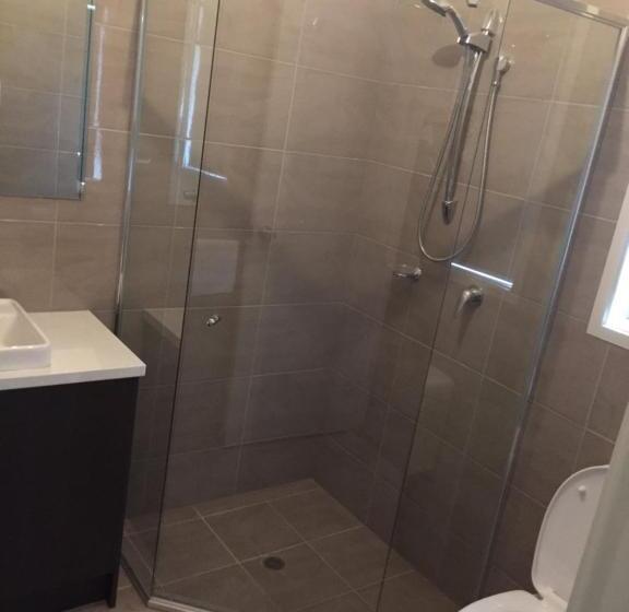 منزل 4 غرف نوم, City Centre Motel