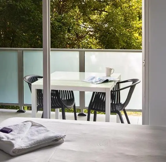 Standard-studio, East Maitland Executive Apartments