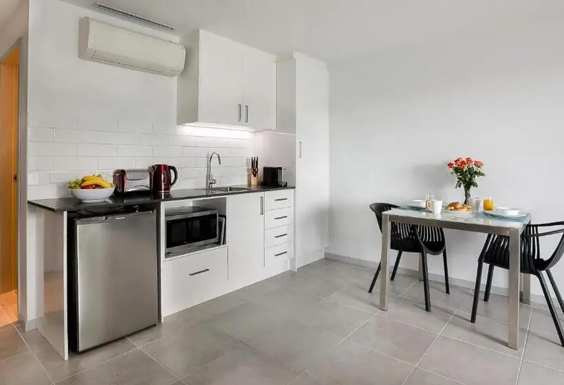 Standard-studio, East Maitland Executive Apartments