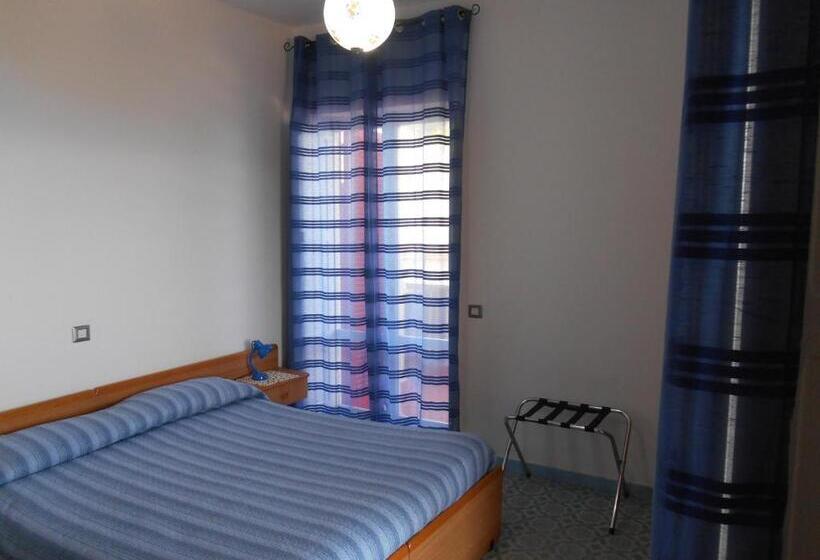 חדר סטנדרט נוף לים עם מרפסת, Albergo Villa Verde