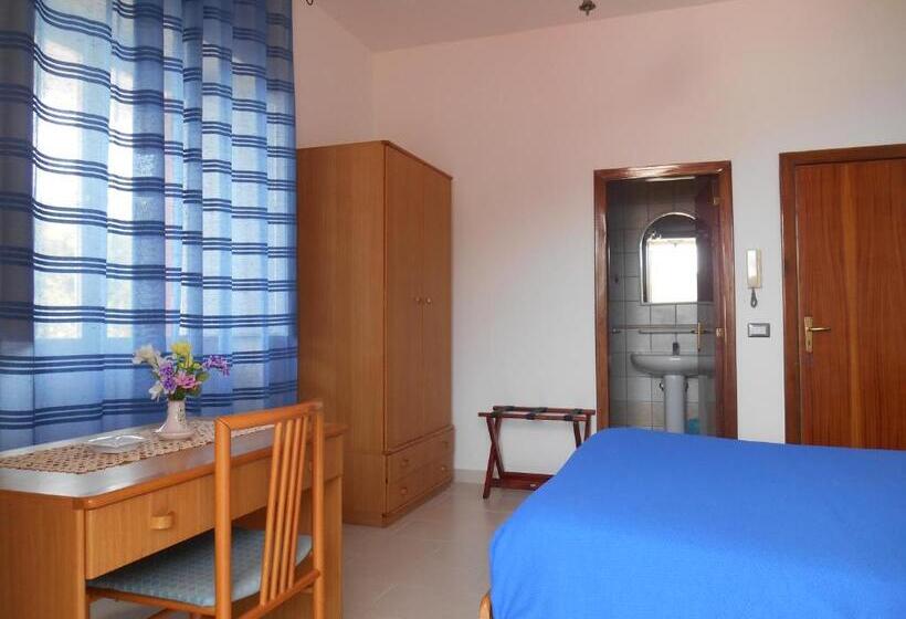 חדר סטנדרט נוף לים עם מרפסת, Albergo Villa Verde