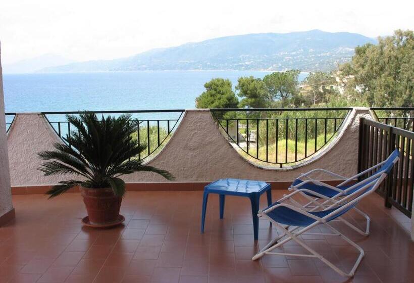 חדר סטנדרט נוף לים עם מרפסת, Albergo Villa Verde