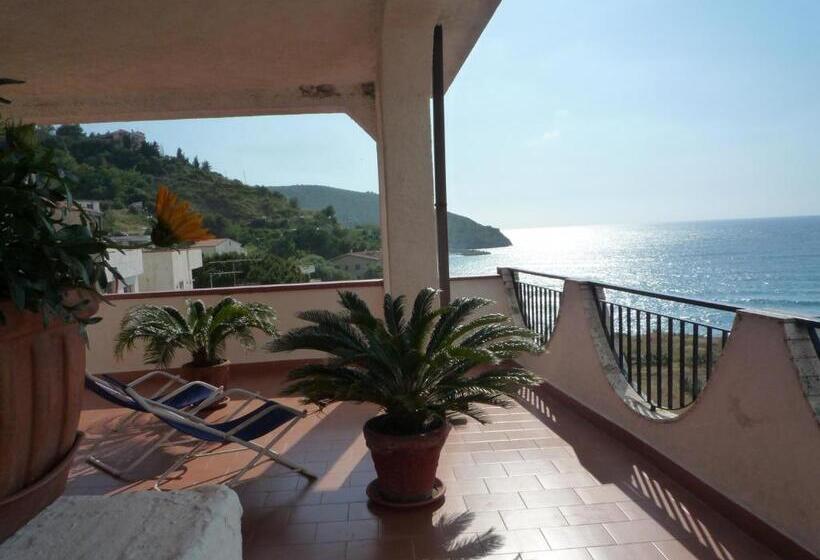 חדר סטנדרט נוף לים עם מרפסת, Albergo Villa Verde