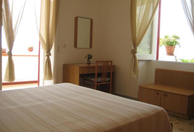 Triple Room Sea View, Albergo Villa Verde