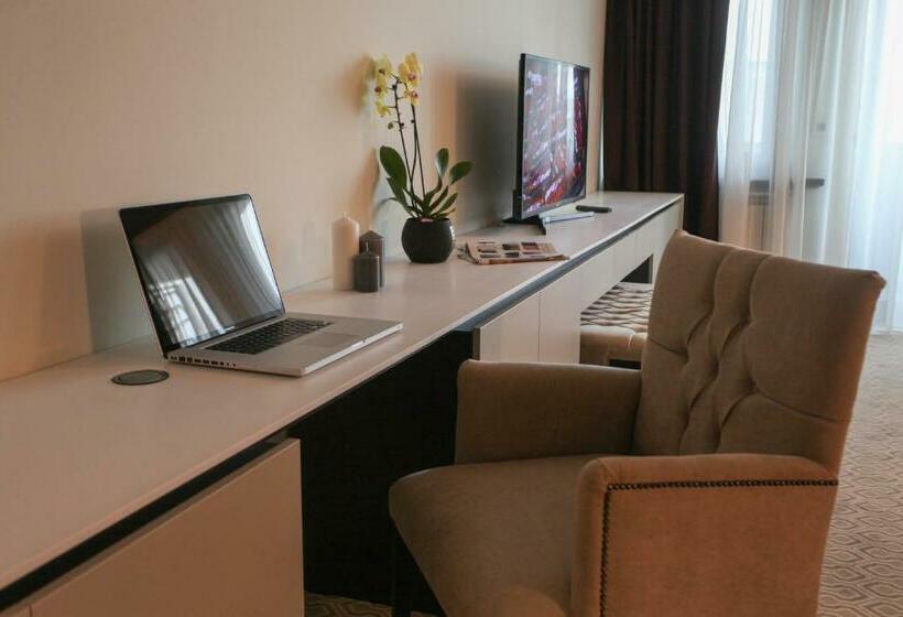 バルコニー付きデラックスルーム, Orhideea