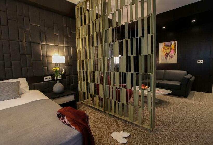 バルコニー付きデラックスルーム, Orhideea