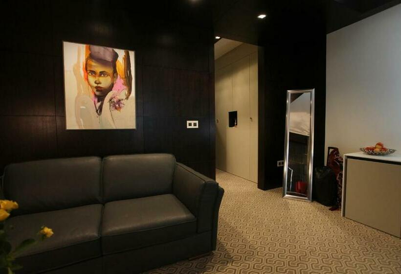 バルコニー付きデラックスルーム, Orhideea