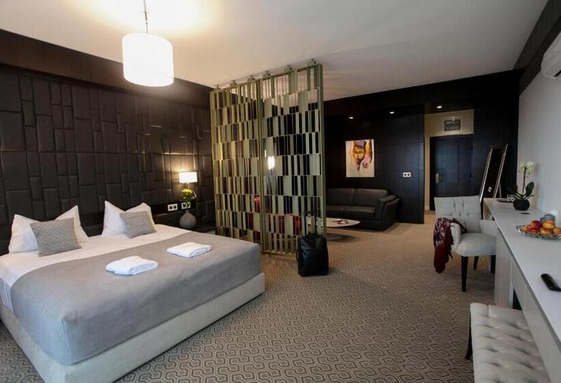 バルコニー付きデラックスルーム, Orhideea