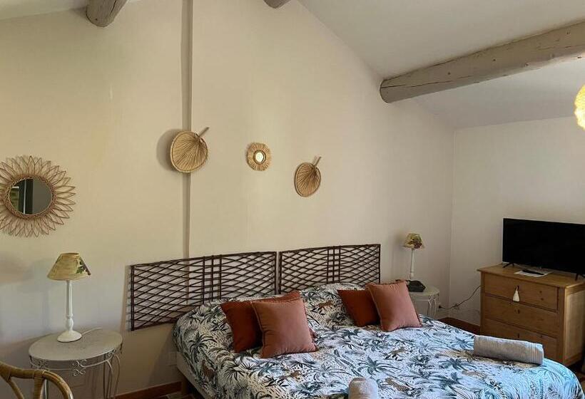 חדר סטנדרט נוף לגינה, Domaine La Condamine Crillon Le Brave