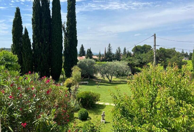 חדר סטנדרט נוף לגינה, Domaine La Condamine Crillon Le Brave