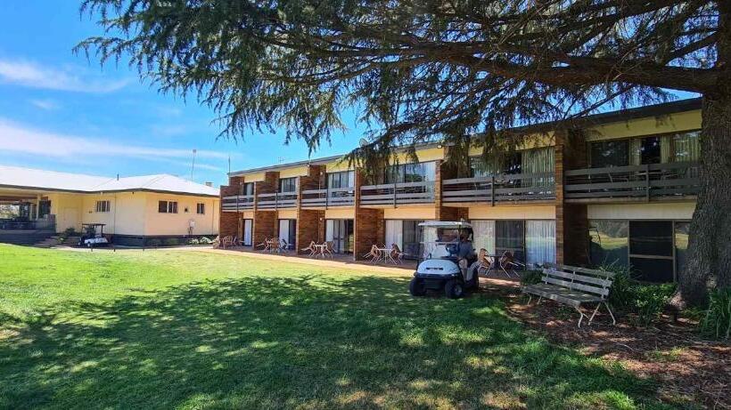 חדר סטנדרט לשלושה, Shepparton Golf Motel