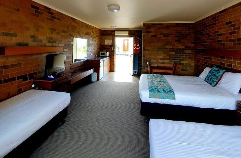 اتاق استاندارد چهار تخته, Shepparton Golf Motel