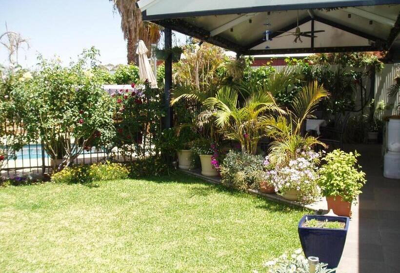 استودیو استاندارد با چشم‌انداز باغ, A Good Rest B&b