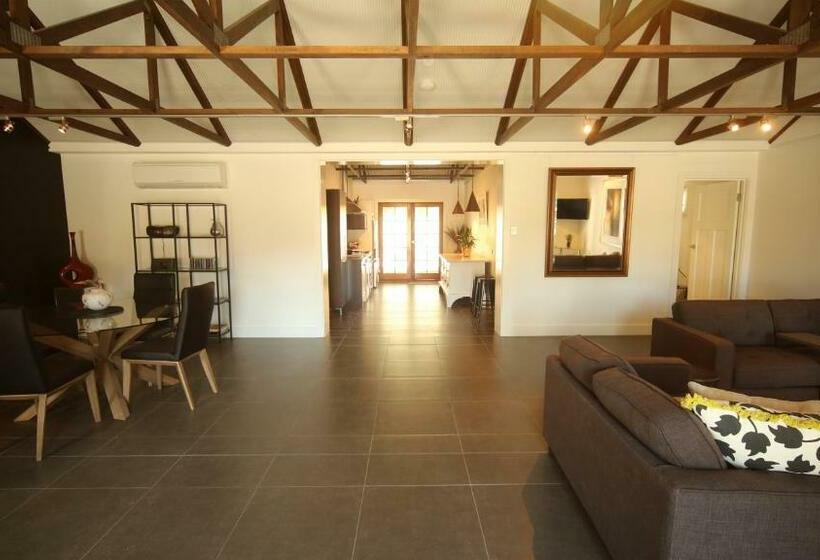 带2个卧室的公寓, Irongate Studio B&b