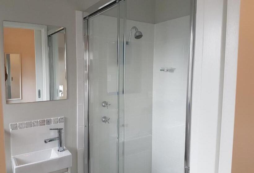 חדר משפחתי, Mandurah Foreshore Motel