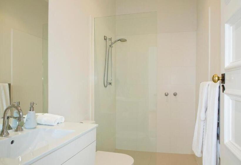 스탠다드 룸 킹사이즈 침대, Mollisons