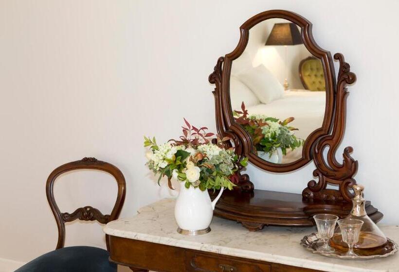 스탠다드 룸 킹사이즈 침대, Mollisons