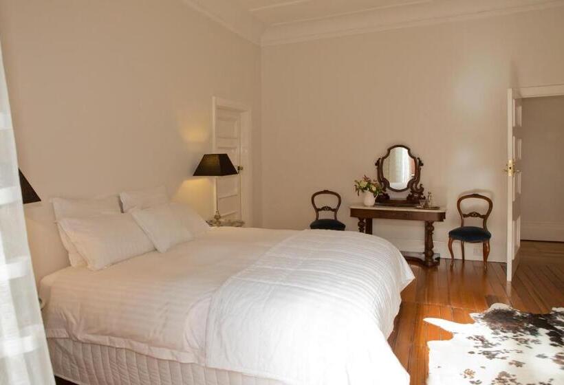 스탠다드 룸 킹사이즈 침대, Mollisons