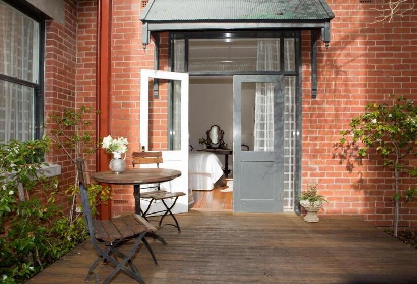 스탠다드 룸 킹사이즈 침대, Mollisons