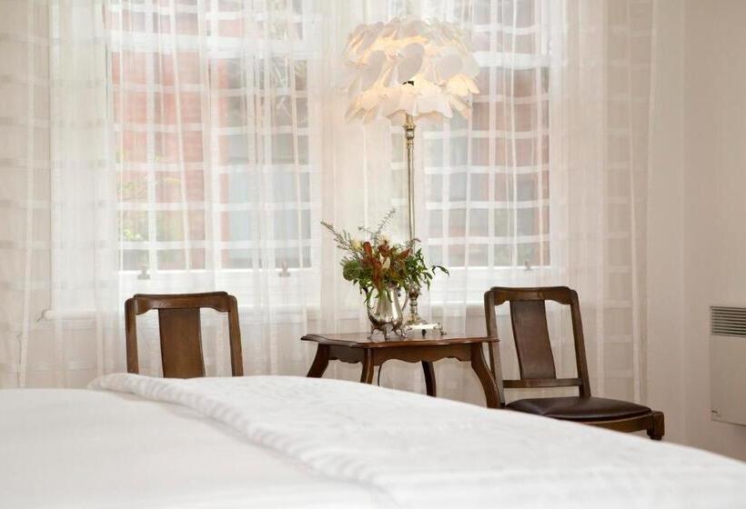 스탠다드 룸 킹사이즈 침대, Mollisons