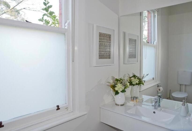 디럭스 룸, Mollisons