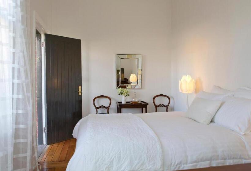 디럭스 룸, Mollisons