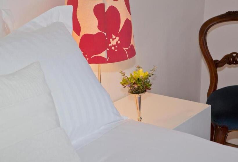 디럭스 룸, Mollisons