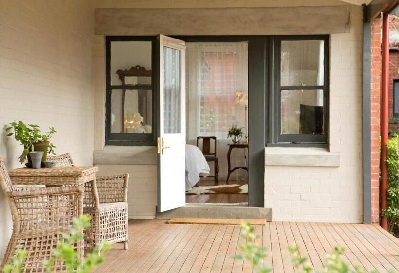 스탠다드 룸 킹사이즈 침대, Mollisons