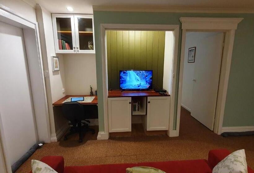 סוויטה נוף לגינה, Oaktree Guest House