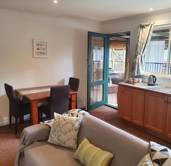 סוויטה נוף לגינה, Oaktree Guest House