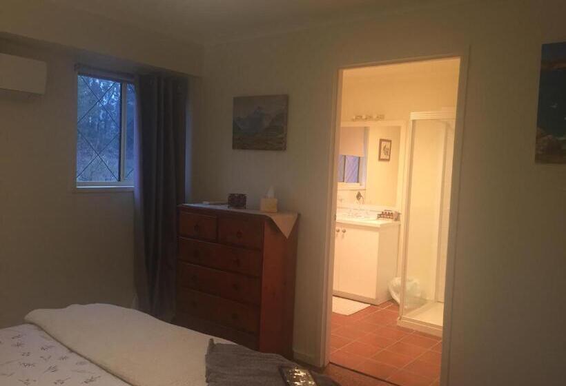 סוויטה נוף לגינה, Oaktree Guest House