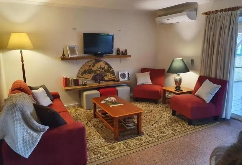 スイート, Oaktree Guest House