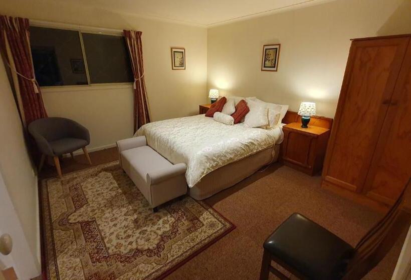 스위트, Oaktree Guest House