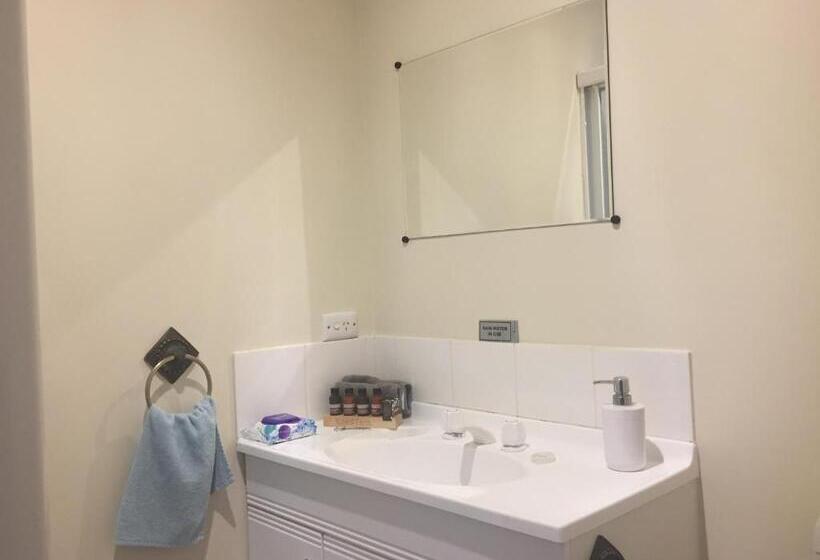 סוויטה, Oaktree Guest House