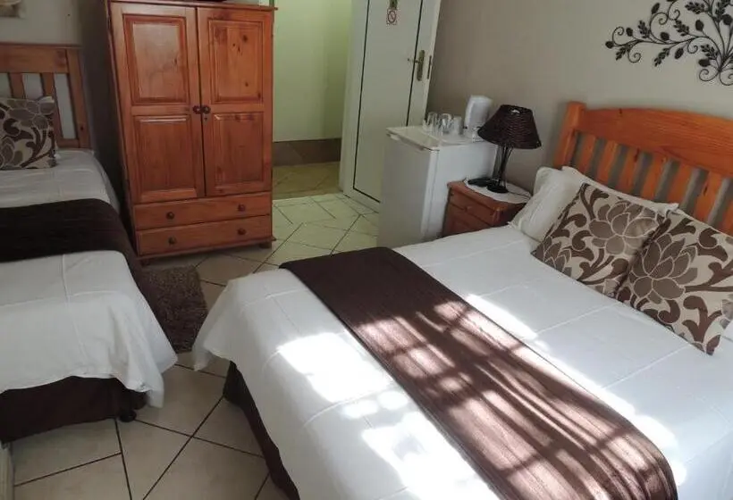 スタンダード４人部屋, Rita S Guesthouse Cc
