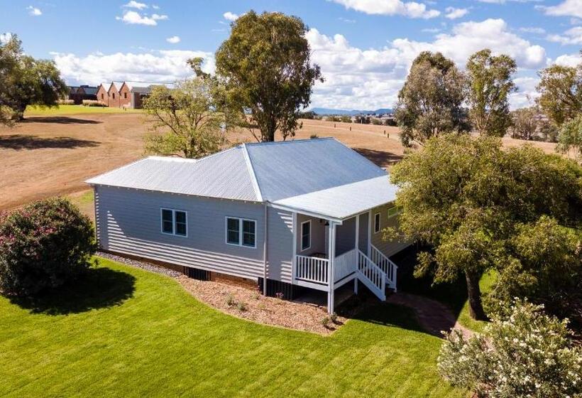 کابین, Goonoo Goonoo Station