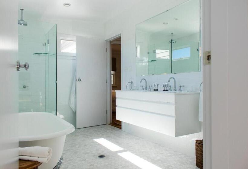 کابین, Goonoo Goonoo Station