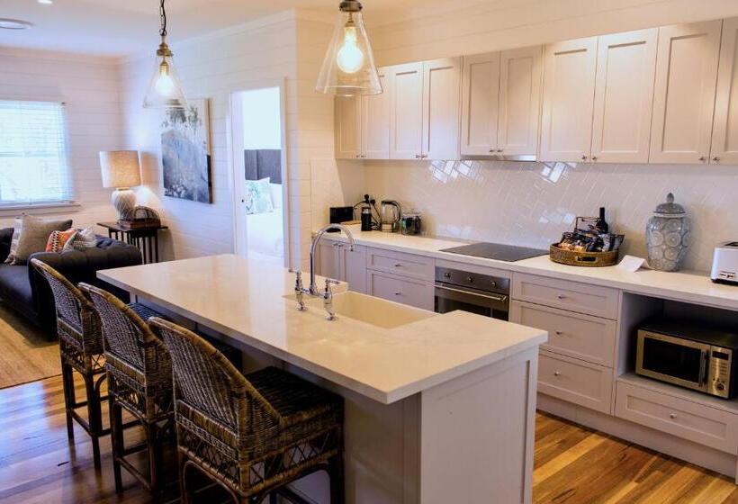 کابین, Goonoo Goonoo Station