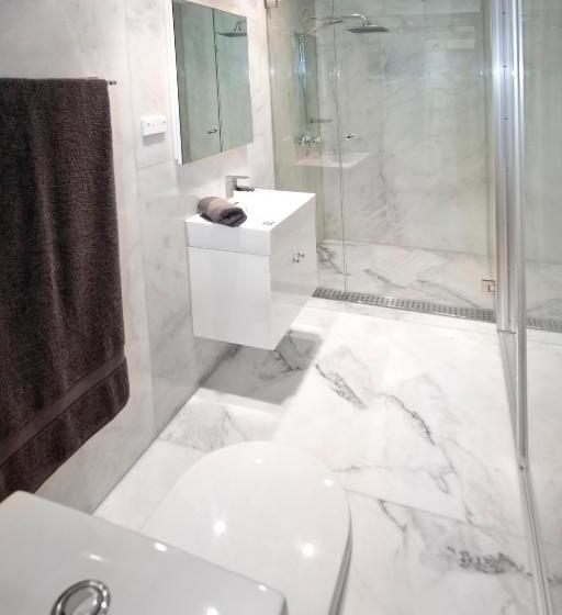 استودیوی لوکس, Roma Aussie Tourist Park