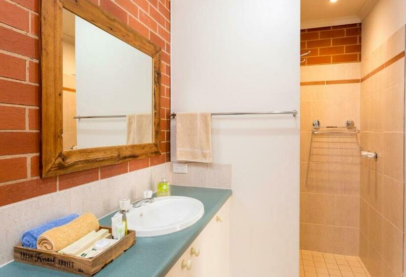 Номер Deluxe, Yackandandah Central