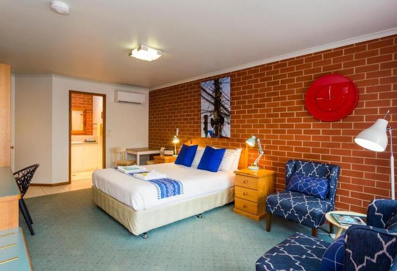 Номер Deluxe, Yackandandah Central