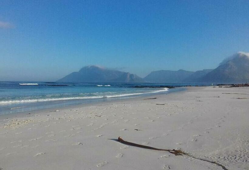 غرفة ديلوكس مطلّة علي البحر مزوَّدة بشُرفة, Guinea Fowl House